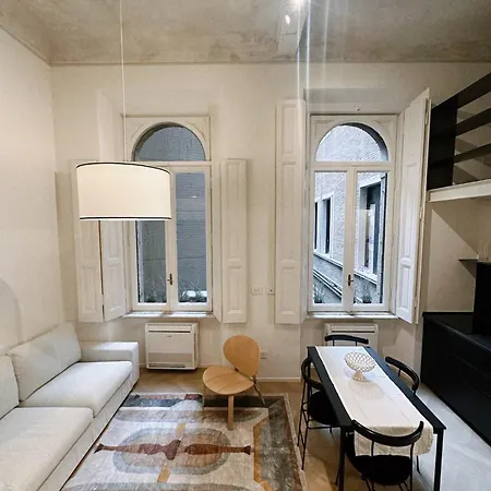 Designer Loft In Apartment *